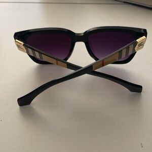 Women’s Burberry sunglasses